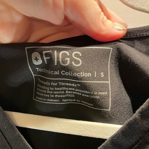 Women’s FIGS black scrub set - Picture 3 of 6